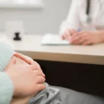 gestante em sessão de pré-natal psicológico para gestantes com psicóloga online